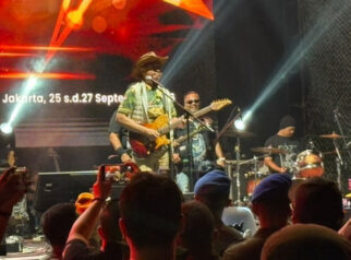 Panglima TNI Nyanyi 'It's My Life' Bareng Wakil KSAD di HUT TNI