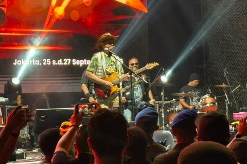 Panglima TNI Nyanyi 'It's My Life' Bareng Wakil KSAD di HUT TNI