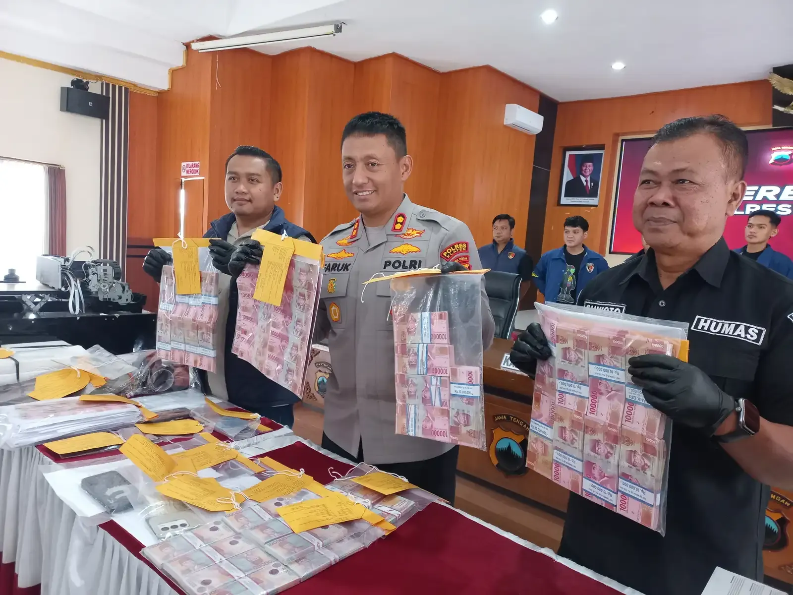 Polisi Bongkar Jaringan Uang Palsu Rp36 Miliar, Siapa Pelakunya?