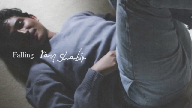 Ray Shabir Resmi Debut Lewat Single Falling, Bawa Dunia Kepenyairan ke Musik