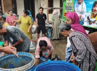 10 Bulan Dilanda Kekeringan, Warga Kronjo Tangerang Berebut Air Bersih