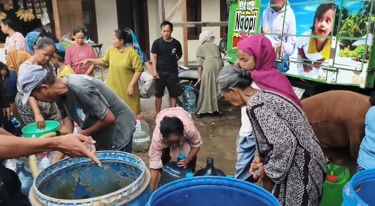 10 Bulan Dilanda Kekeringan, Warga Kronjo Tangerang Berebut Air Bersih