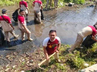 Gerindra Kota Kediri Bersihkan Bantaran Sungai Kaliombo Lewat Program ASRI
