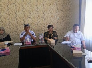 Ruang rapat BK DPRD Banyuwangi dihadiri Ficky Septialinda Suwito Umi Kulsum H Susiyanto dan A Karyadi