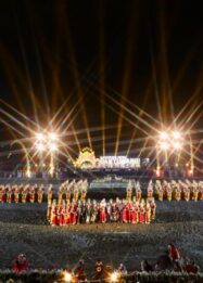 Pemkab Banyuwangi bersama InJourney menghadirkan Gandrung Sewu dengan konsep Glow in the Dark