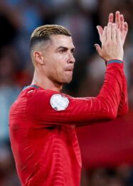 Akhirnya, Ronaldo Ucapkan Selamat ke Messi Singkat Hangat Berkelas