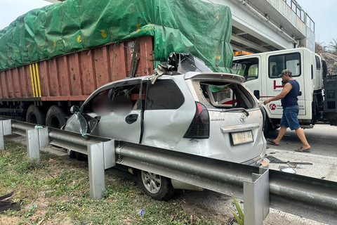 Avanza Tabrak Truk di Tol di Lampung, 6 Orang Sekeluarga Tewas