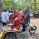 Bahagia Tukang Becak di Purwakarta Dapat Bantuan Becak Listrik dari Prabowo
