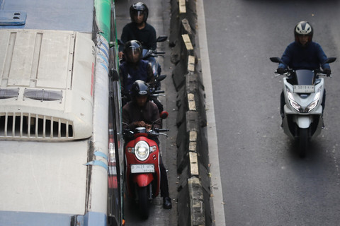 Begini Rasanya Nyetir Samping-sampingan di TJ Koridor 9 Jakarta