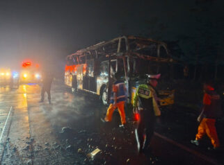 Bus PO Tunggal Dara Terbakar di Tol Bawen-Ungaran