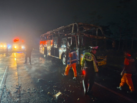 Bus PO Tunggal Dara Terbakar di Tol Bawen-Ungaran