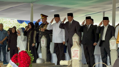 Eks Panglima TNI Widodo AS Dimakamkan di TMP Kalibata, SBY dan Panglima Agus Hadir