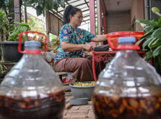 Foto Dari Kulit Buah Menjadi Ekoenzim, Upaya Anantasari Kurangi Sampah