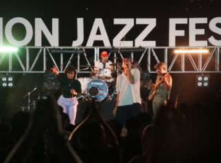Foto Maliq & DEssentials Tampil Meriah saat Tutup Tomohon Jazz Festival