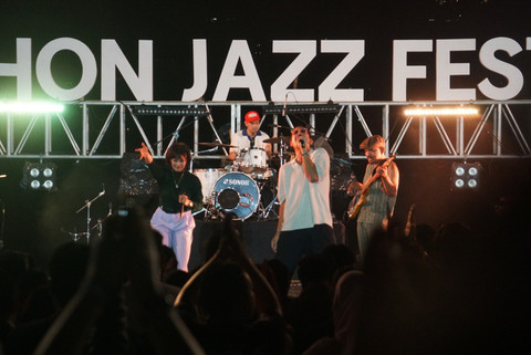 Foto Maliq & DEssentials Tampil Meriah saat Tutup Tomohon Jazz Festival