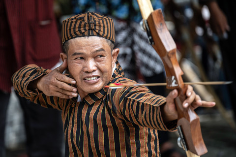 Foto Sambut Sumpah Pemuda, Warga Semarang Gelar Panahan Tradisional Mataram