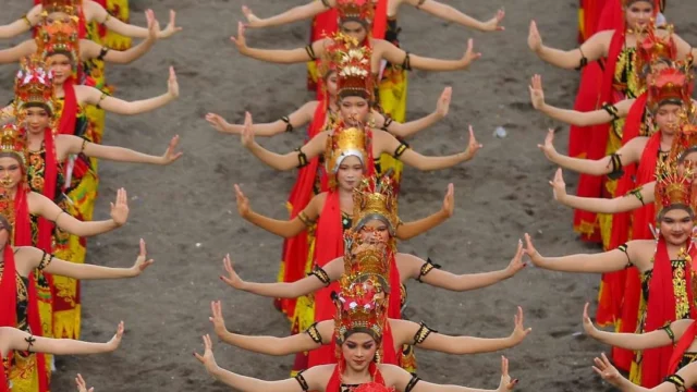 Gandrung Sewu: Melestarikan Tradisi Seni Budaya dan Mendorong Pertumbuhan Ekonomi Masyarakat Banyuwangi