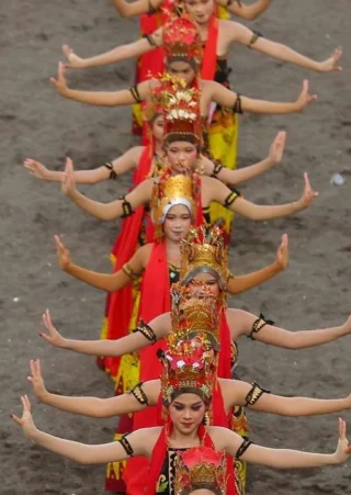 Gandrung Sewu: Melestarikan Tradisi Seni dan Mendorong Pertumbuhan Ekonomi Banyuwangi di Banyuwangi