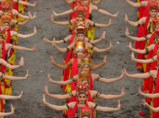 Gandrung Sewu: Melestarikan Tradisi Seni dan Mendorong Pertumbuhan Ekonomi Banyuwangi di Banyuwangi