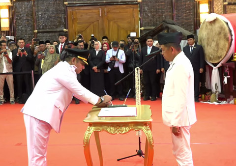 Gubernur Jabar Minta Bupati Bekasi Baru Rajin ke Lapangan dan Optimalkan Belanja Kas Daerah