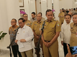 Gubernur Pramono Sentil Wali Kota Bekasi Tak Kunjung Bangun Halte Transjabodetabek