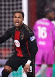 Hasil Liga Europa: AC Milan Dibantai Bournemouth 0-3, Kartu Merah Maignan Jadi Petaka