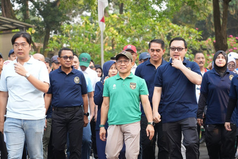 Menko PM dan Dirut BPJS Kesehatan Ajak Warga Hidup Sehat dan Dukung UMKM di Bekasi