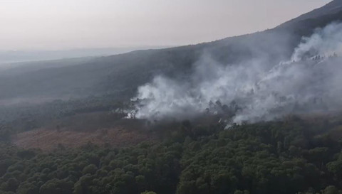 Padamkan Karhutla Gunung Ciremai, Pemprov Jabar Turunkan Heli dan 500 Personel