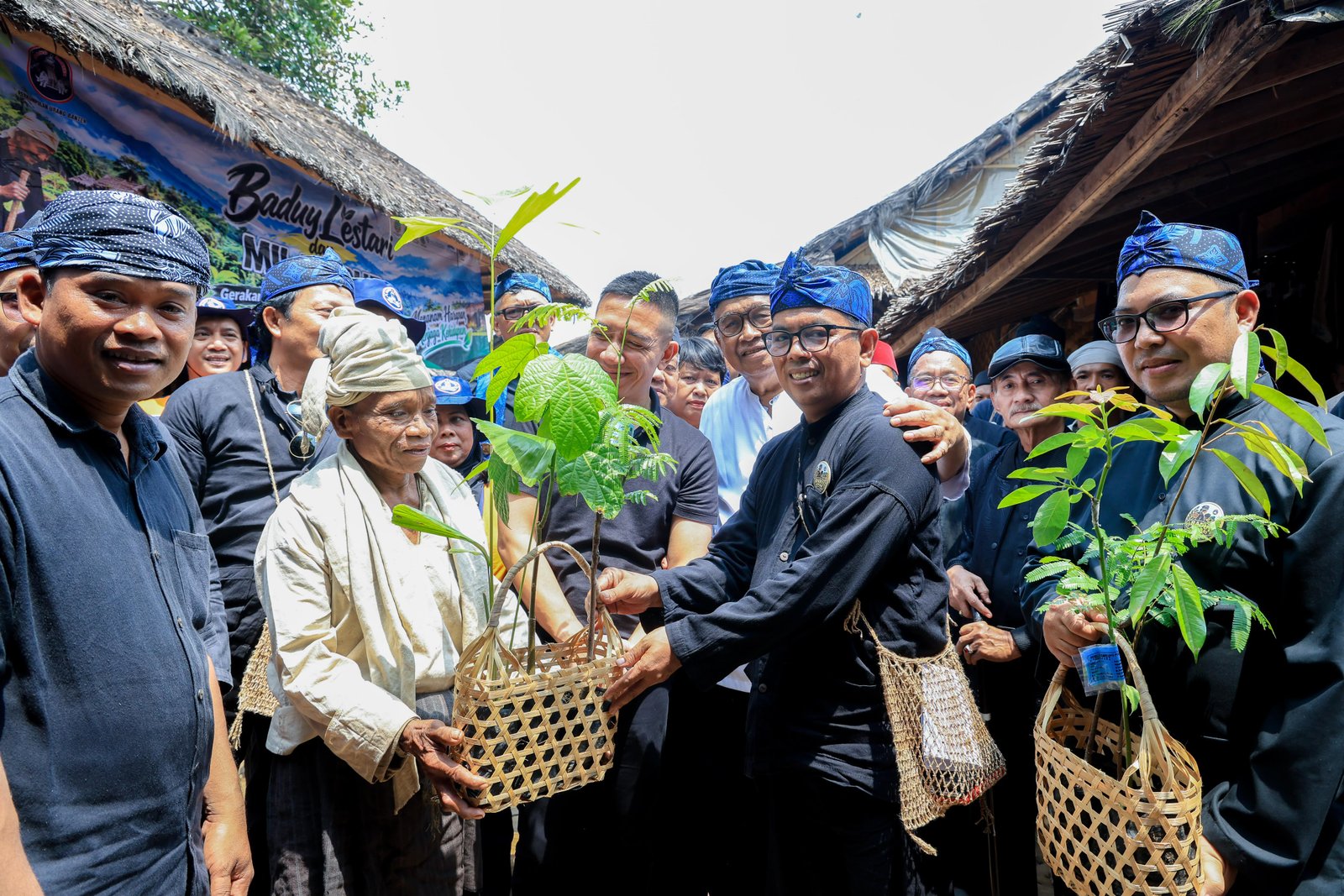 Pemerintah Salurkan 70 Ribu Bibit Pohon untuk Masyarakat Adat Baduy