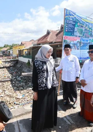 Pemkab Banyuwangi Siapkan Langkah Terpadu Tangani Sampah di Sungai Kalimati Muncar di Banyuwangi