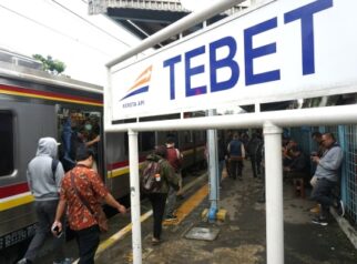 Penumpang KRL Cekcok di Gerbong Wanita, Diturunkan di Stasiun Tebet