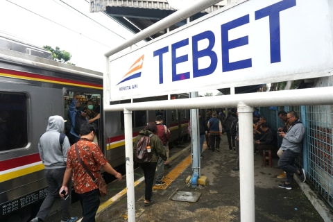 Penumpang KRL Gerbong Wanita Cekcok, Diturunkan di Stasiun Tebet