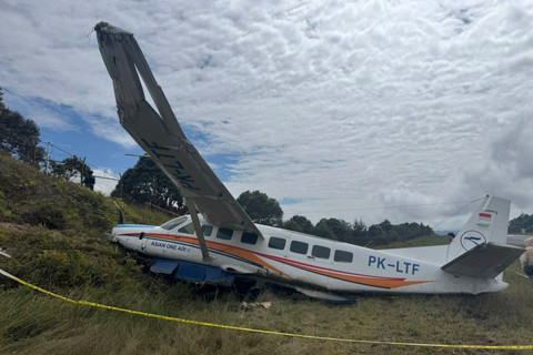 Pesawat Asian One Air Tergelincir di Intan Jaya, 2 Anggota TNI Terluka