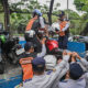 Petugas Angkut Motor Parkir Sembarangan di Gandaria Jaksel untuk Kelancaran Lalu Lintas