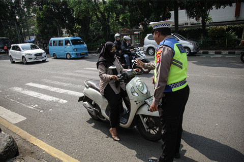 Polisi Gelar Operasi Patuh Mulai Besok, Sasar Pengendara Main HP-Lawan Arus