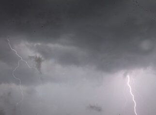Prakiraan Cuaca BMKG Jumat, 23 Oktober 2026: Hujan, Kabut, dan Ancaman Awan Cumulonimbus