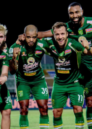 Prediksi Persebaya vs Madura United: Analisis Panasnya Derby Suramadu, Bajul Ijo Siap Terkam Sape Kerrab