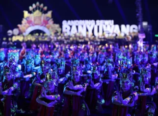 Puluhan Ribu Orang Saksikan Gandrung Sewu, Pemkab Mohon Maaf Belum Semua Bisa Nonton Langsung di Banyuwangi