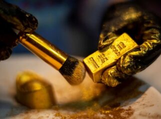 Sejumlah Bank Sentral Dunia Tarik Penyimpanan Cadangan Emas ke Luar AS