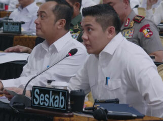 Seskab Teddy Terima Menteri KP, Bahas Perkembangan Program Kampung Nelayan
