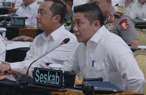 Seskab Teddy Terima Menteri KP, Bahas Perkembangan Program Kampung Nelayan