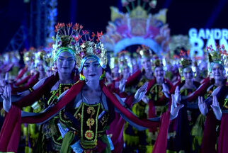 Siswi Sekolah Rakyat Tampil Memukau di Festival Gandrung Sewu 2026 di Banyuwangi
