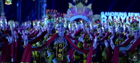 Siswi Sekolah Rakyat Tampil Memukau di Festival Gandrung Sewu 2026 di Banyuwangi