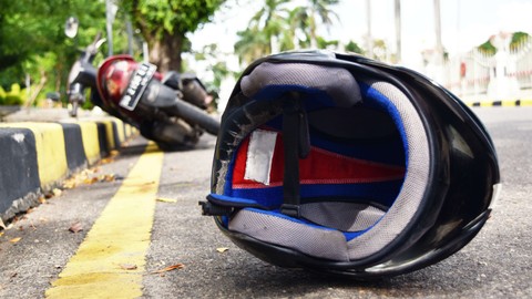 Sopir Mobil BMW Melawan Arus dan Tabrak Motor di Kotabaru Yogyakarta, Lansia Luka-luka