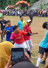 Suporter Tarkam di Kecamatan Cinangka Ricuh Saat Pertandingan Final Sepak Bola