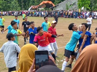 Suporter Tarkam di Kecamatan Cinangka Ricuh Saat Pertandingan Final Sepak Bola