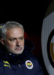 Taktik Jose Mourinho Hancurkan Skema Line Tinggi Barcelona di El Clasico