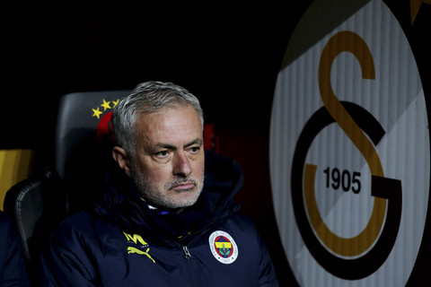 Taktik Jose Mourinho Hancurkan Skema Line Tinggi Barcelona di El Clasico