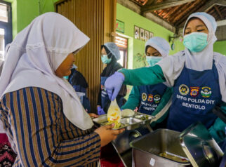 Uji Coba Program Makan Bergizi Gratis Prasmanan di Kulon Progo dan Batang