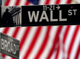 Wall Street Ditutup Beragam, S&P 500 dan Nasdaq Anjlok Imbas Keraguan terhadap AI